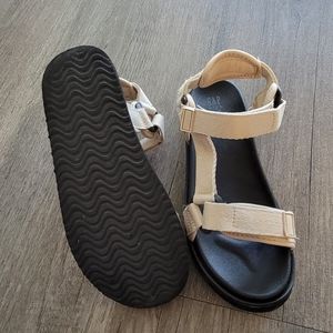 Kid's sandals